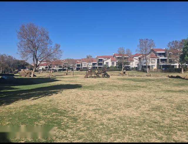 2 BEDROOM TOWNHOUSE FOR SALE IN CASTLEVIEW